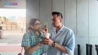 Ini momen Raffi dan Nagita menikmati milkshake yang creamy itu. Menurut Raffi, rasa milkshake itu sangat enak, Enak banget! Foto: YouTube Rans Entertainment