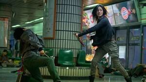 Aksi Nana sebagai Jung Hee Won jadi salah satu yang dinantikan dalam film Omniscient Reader. Rencananya film ini tayang 23 Juli 2025 di bioskop Korea Selatan. (Foto: dok. Lotte Cultureworks)