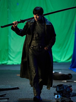 Aksi Ahn Hyo Seop-Lee Minho dalam Foto BTS Omniscient Reader