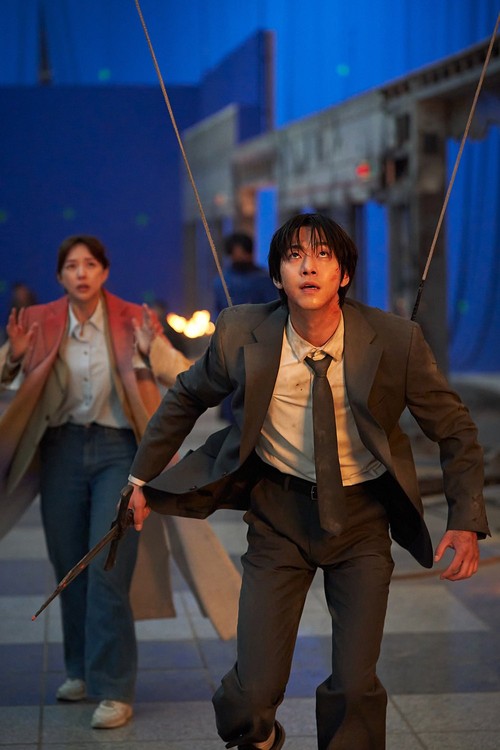BTS (behind-the-scene) film Korea Selatan terbaru Omniscient Reader.