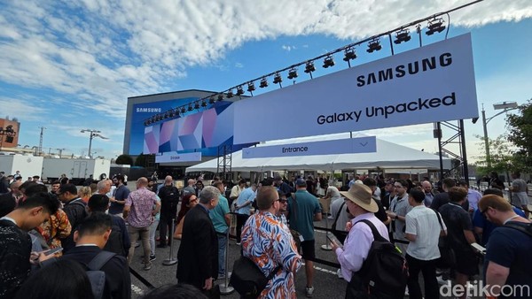 Keriuhan Acara Peluncuran Samsung Galaxy Z Fold7 di New York