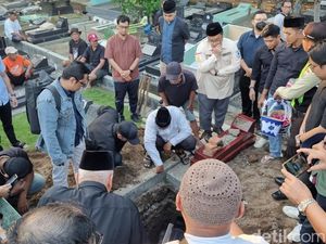 Suasana Haru Selimuti Pemakaman Diplomat Muda Kemlu di Bantul