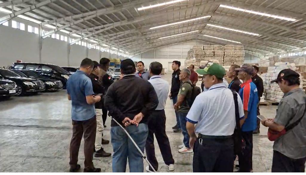 Penyitaan 72 Unit Kendaraan Roda Empat Perkembangan Perkara Pemberian Kredit PT Sritex oleh Kejaksaan Agung pada pada Senin 7 Juli 2025 di Gedung Sritex 2 Sawah, Banmati, Kecamatan Sukoharjo, Kabupaten Sukoharjo, Jawa Tengah. (Dok. Kejagung)