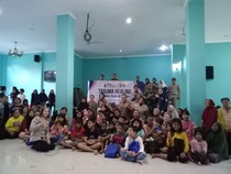 Polda Metro Turun Beri Trauma Healing Korban Banjir di Jati Padang Jaksel