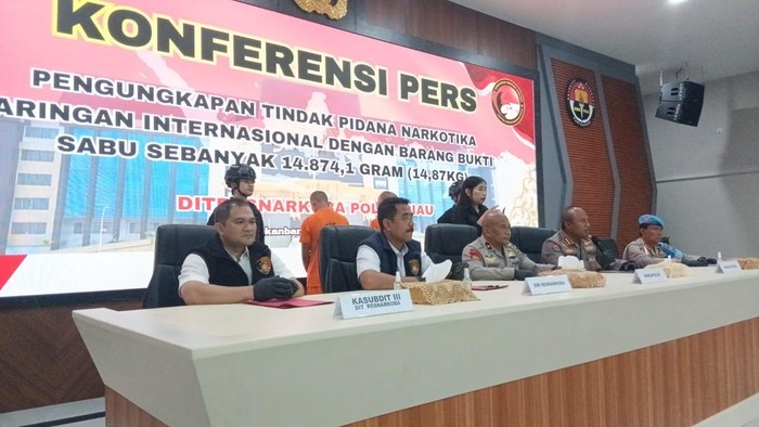 Polda Riau menggagalkan peredaran 14,87 kilogram di Kampar, tepat di Hari Bhayangkara ke-79, pada 1 Juli 2025.