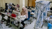 Sejumlah warga mengikuti pelatihan menjahit di Balai Latihan Kerja (BLK) Cibodas, Kota Tangerang, Rabu (9/7/2025).