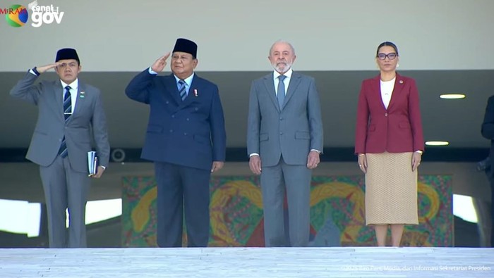 Presiden Prabowo Subianto bertemu Presiden Brasil Lula da Silva di Istana Kepresidenan Brasilia. Tiba di istana, Prabowo disambut pasukan jajar kehormatan. (YouTube Setpres)