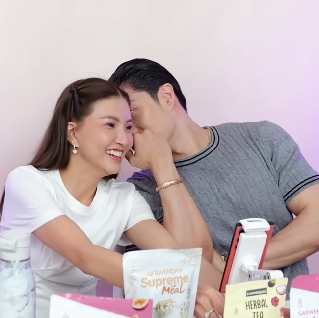 7 Foto Kedekatan Sarwendah & Giorgio Antonio yang Jadi Sorotan