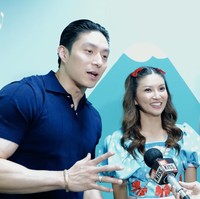 Gio juga turut hadir di acara ulang tahun kedua putri Sarwendah, Thalia dan Thania. Dalam video YouTube unggahan Sarwendah terlihat Gio memberikan ucapan dan doa untuk kedua putri Sarwendah tersebut. Foto: YouTube/Sarwendah Juice Official/Sarwendah Official