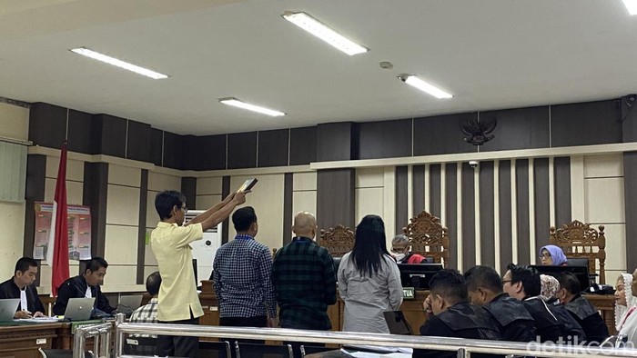 Sidang kasus dugaan korupsi Eks Walkot Semarang, Hevearita Gunaryanti Rahayu dan suaminya, Alwin Basri di Pengadilan Tipikor Semarang, Kecamatan Semarang Barat, Rabu (9/7/2025).