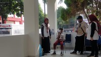 Pemeriksaan kesehatan dilakukan untuk memastikan apakah siswa memiliki penyakit bawaan atau yang lainnya. Foto: Devita Savitri/detikcom