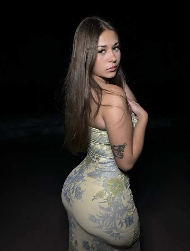 Saat ditanya soal tujuannya membeli pesawat pribadi, Sophie menjawab percaya diri: “Ke mana saja. Rasanya masuk akal beli jet biar aku bisa terbang kemanapun untuk kerja.” Foto: dok. Instagram @sophiexerainnx