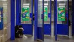Takut Serangan Rusia, Warga Kyiv Berlindung di Stasiun Metro