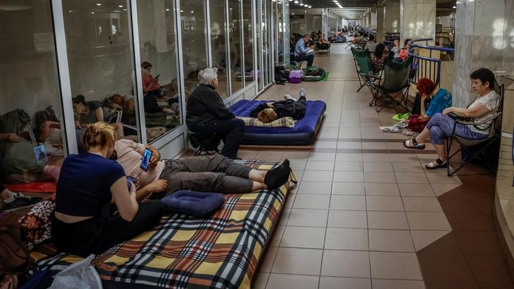 Takut Serangan Rusia, Warga Kyiv Berlindung di Stasiun Metro