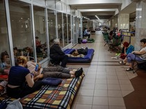 Takut Serangan Rusia, Warga Kyiv Berlindung di Stasiun Metro
