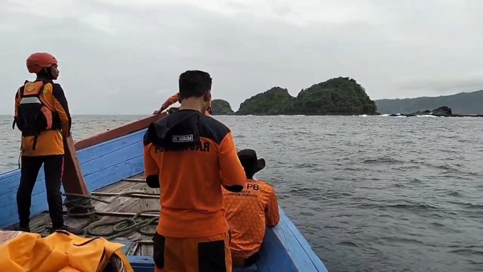 Tim SAR Trenggalek hentikan operasi pencarian 6 ABK KM Sinar