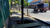 Lubangnya bukan hanya satu, melainkan banyak.