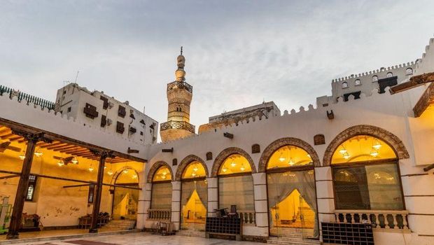 Selagi berada di Saudi Arabia, jangan lewatkan menikmati pesona Kota Jeddah ya. Berikut lima rekomendasi tempat wisata Jeddah yang wajib kamu kunjungi!