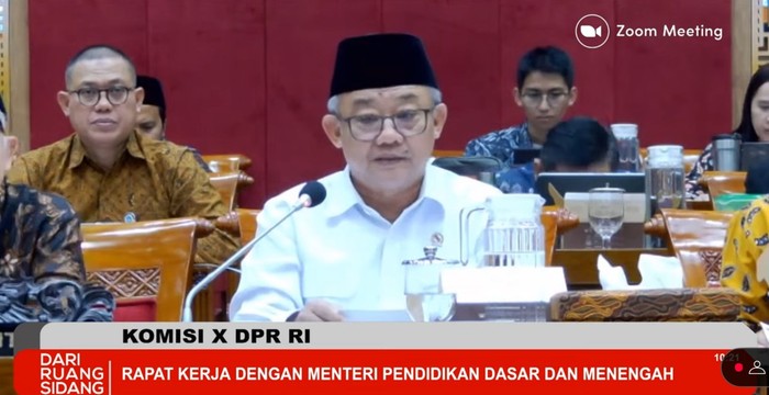 Mendikdasmen Abdul Muti rapat kerja bahas anggaran bersama Komisi X DPR di kompleks parlemen, Senayan, Jakarta, Kamis (10/7/2025).