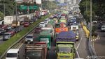 Ada Truk Mogok, Tol JORR Arah Pasar Rebo Macet