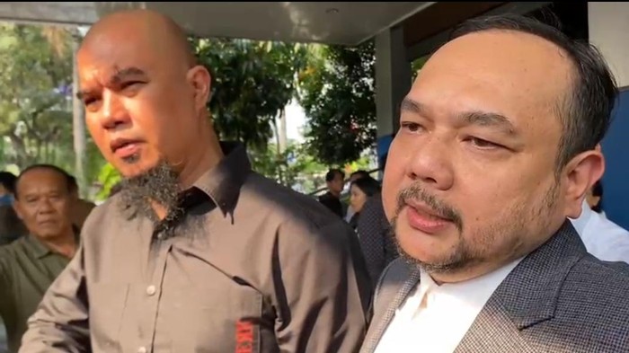 Ahmad Dhani dan pengacaranya mendatangi Polda Metro Jaya, Kamis (10/7/2025).