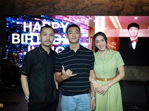 Terselip Gusti Eka Eks Elina Joerg di Foto Pesta Ultah Putra Angel Karamoy