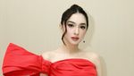 Puja-puji untuk Angel Karamoy yang Disebut Awet Muda
