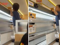 Duh! Ada Balita Naik ke Atas Meja Restoran dan Sentuh Sushi