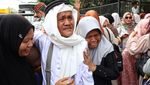 Busana Glamor Warnai Kedatangan Jemaah Haji Makassar