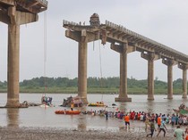 Dunia Hari Ini: Jembatan Runtuh di India, 9 Orang Tewas
