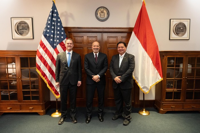 Delegasi Pemerintah Indonesia yang dipimpin oleh Menteri Koordinator Bidang Perekonomian Airlangga Hartarto melaksanakan pertemuan dengan U.S. Secretary of Commerce Howard Lutnick dan United States Trade Representative Jamieson Greer pada Rabu (9/7).