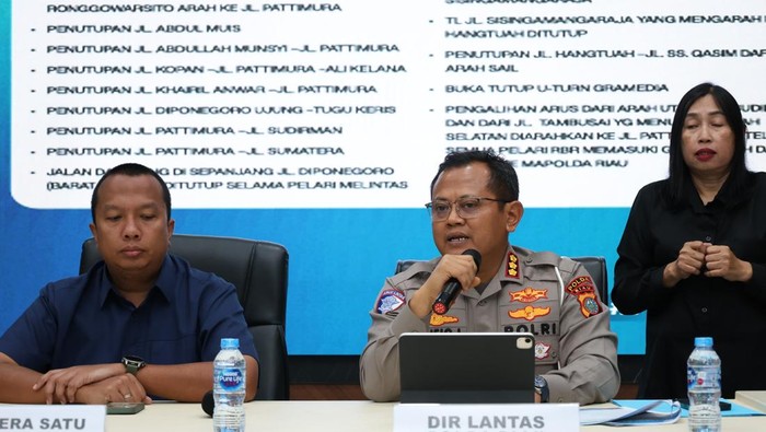 Dirlantas Polda Riau Kombes Taufiq Lukman (kanan) (dok. Polda Riau)