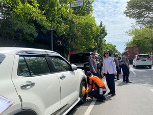 Dishub Makassar Siapkan Sanksi Sosial ke Pengendara Hobi Parkir di Bahu Jalan