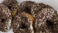 Resep Donat Kentang Empuk Topping Coklat Meses Sederhana