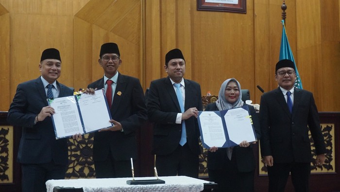 DPRD Surabaya