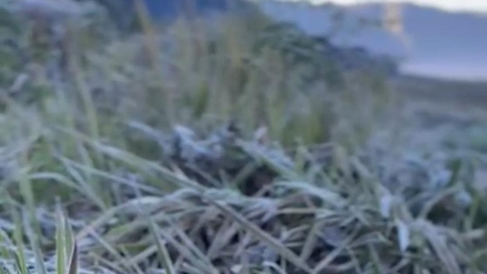 Embun es muncul di Bromo