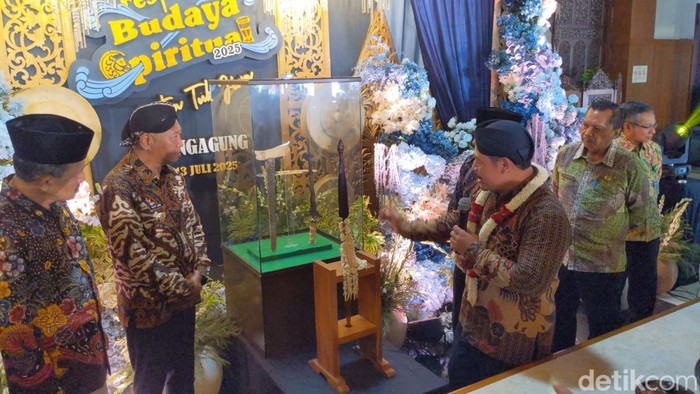 Festival Budaya Spiritual di Tulungagung menampilkan koleksi keris Prabowo Subianto dan Menteri Fadli Zon.