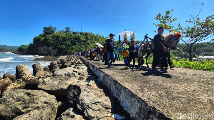 Festival Hari Nelayan di Sukabumi