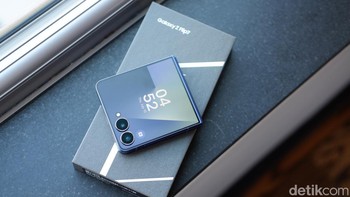 Refresh ratenya pun menjadi 120Hz meningkat dari 60Hz di Galaxy Z Fold6. Peningkatan ini memungkinkan interaksi yang lebih kaya dan fungsional tanpa perlu membuka perangkat. Foto: Adi Fida Rahman/detikINET