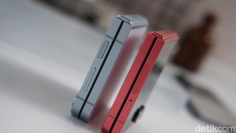 Galaxy Z Flip7 vs Flip6