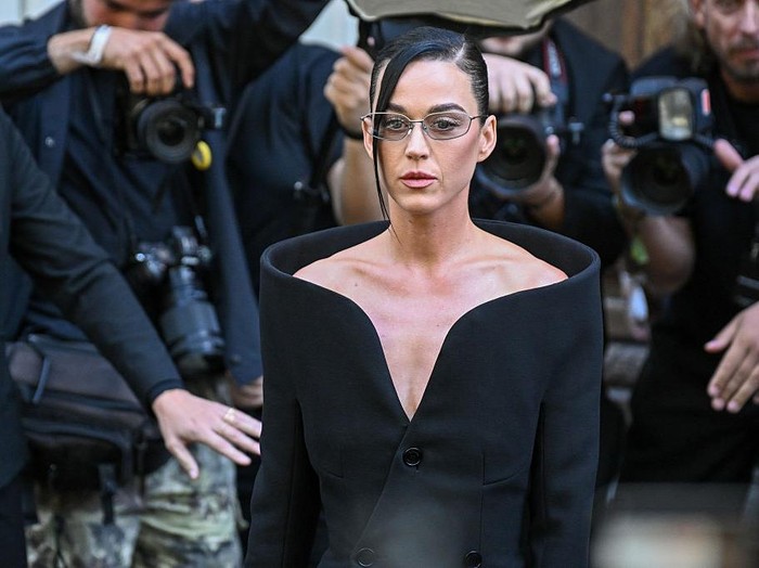 PARIS, FRANCE - JULY 09: Katy Perry attends the Balenciaga Haute Couture Fall/Winter 2025/2026 show as part of Paris Fashion Week on July 09, 2025 in Paris, France. (Photo by Stephane Cardinale - Corbis/Corbis via Getty Images)