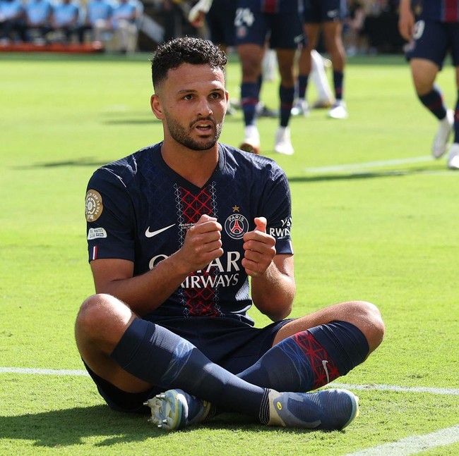 PSG Cuan Jualan Striker