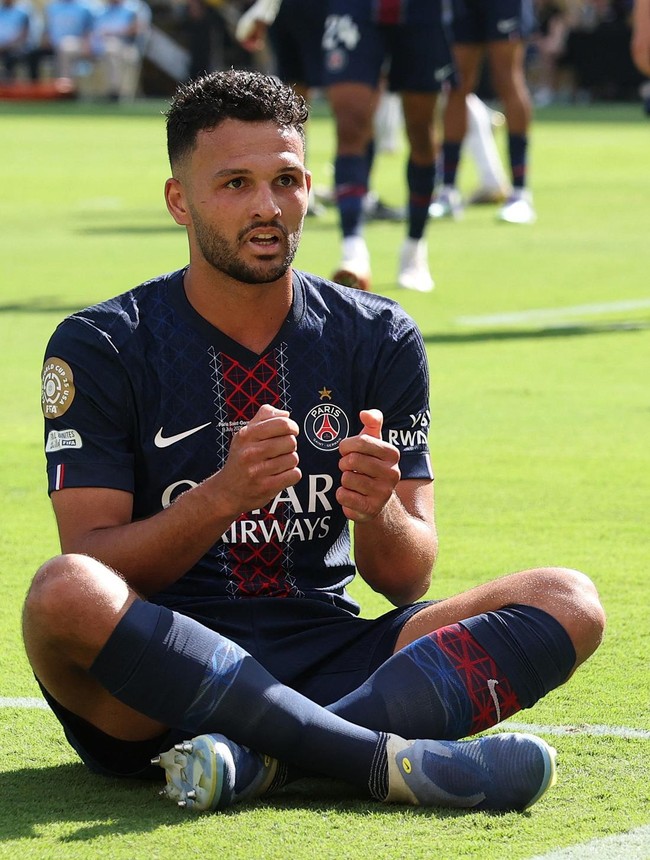 PSG Cuan Jualan Striker