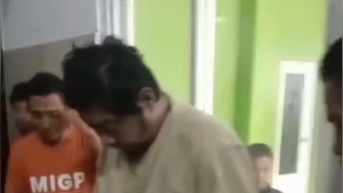 Pria berinisial S (55) di Kabupaten Gowa, Sulawesi Selatan (Sulsel) nyaris diamuk massa usia kepergok mencuri kotak amal masjid.