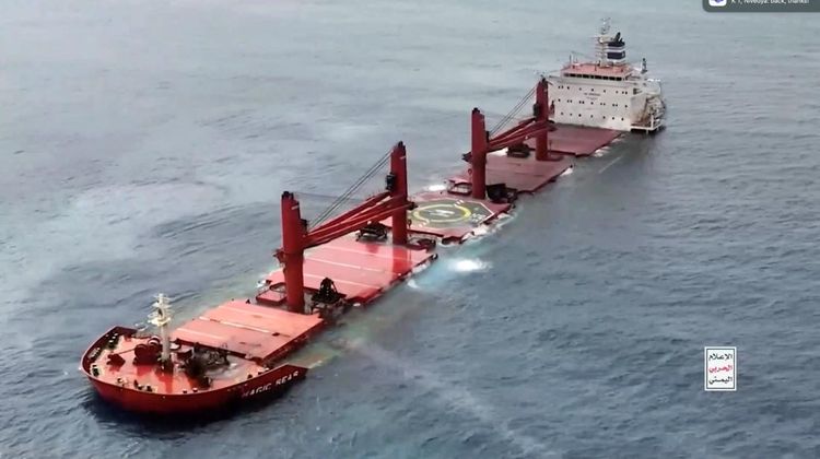 Detik-detik Kapal Tanker Magic Seas Tenggelam di Laut Merah
