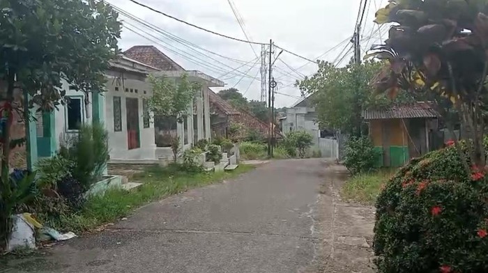 Jalan lorong rumah Misri, sosok wanita asal Jambi tersangka pembunuhan Brigadir Nurhadi