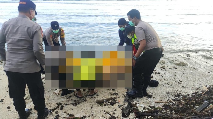 Jenazah perempuan mengambang di Pantai Plengkung