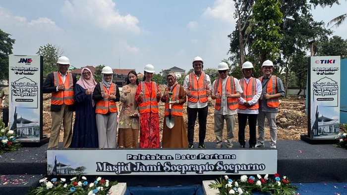 JNE bakal membangun Masjid Jami Soeprapto Soeparno di Jakarta Timur. Pembangunan masjid tersebut diharapkan mampu menghadirkan banyak manfaat bagi warga sekitar.