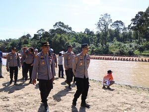 Polisi Patroli Darat dan Air Amankan Pacu Jalur Rayon IV di Kuansing
