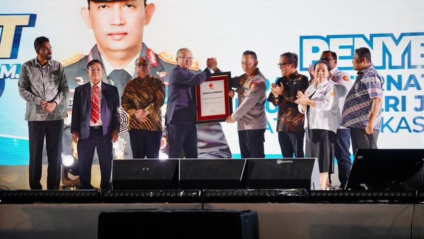 Kapolri Jenderal Sigit terima penghargaan dari organisasi buruh dunia, International Trade Union Confederation (ITUC).